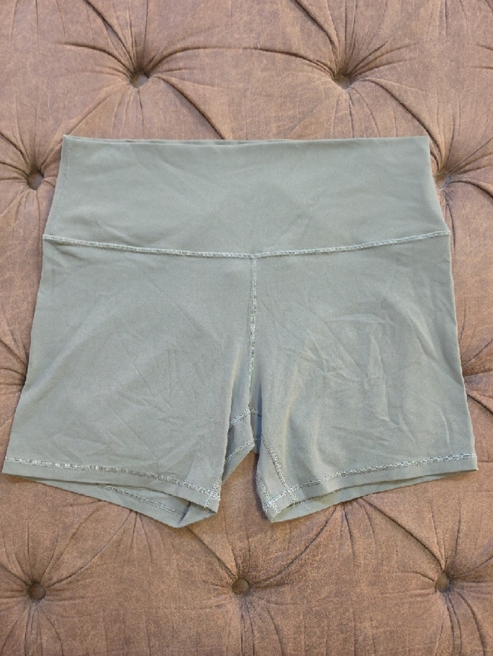 Align 6" Shorts - Picture 2 of 5